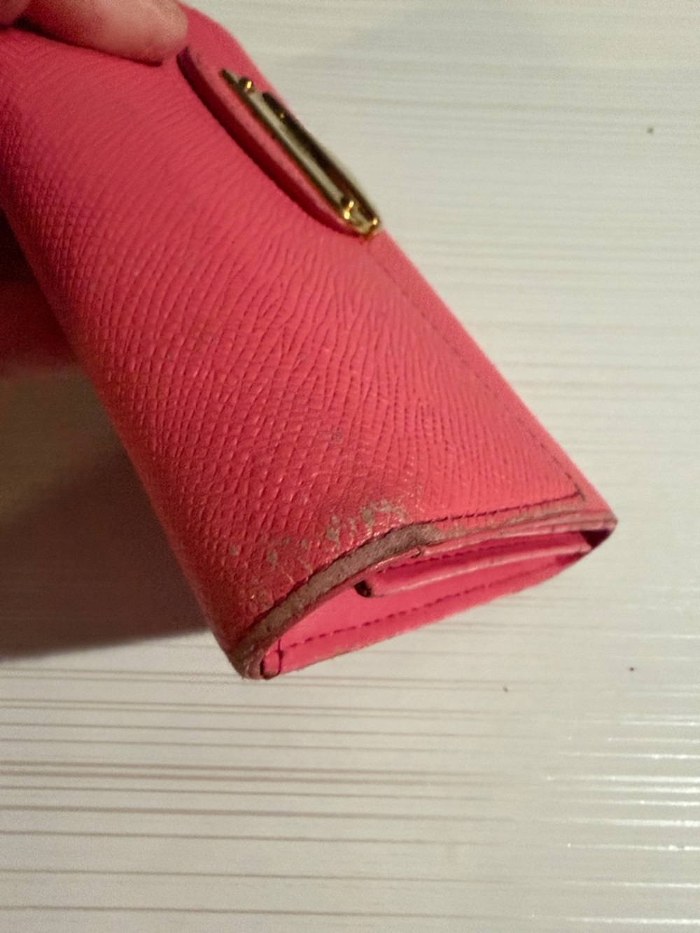 MCM pink wallet has rubbing on corners - Picture 5 of 9